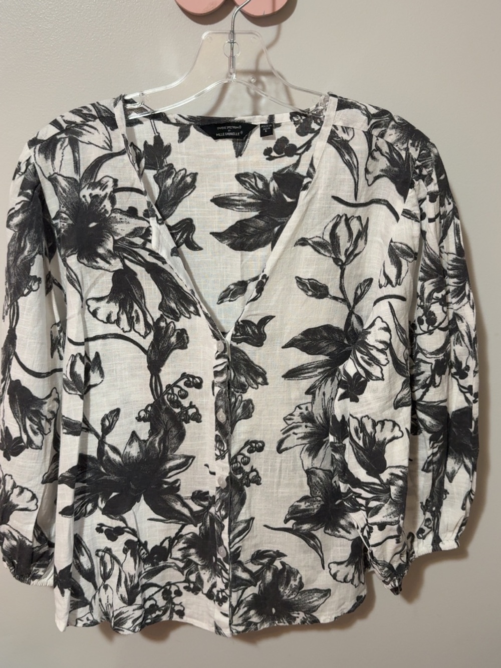Unique Spectrum Black and White Floral V-Neck Blouse
